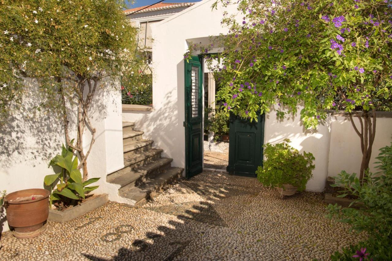 1861 Mansion Spetses Villa Екстериор снимка